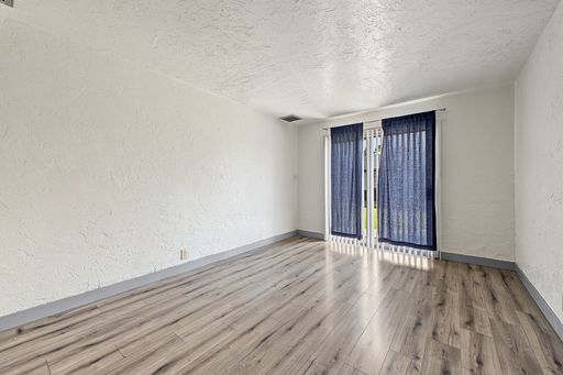 Listing photo thumbnail
