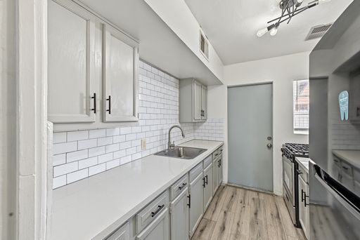 Listing photo thumbnail