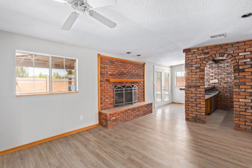 Listing photo thumbnail