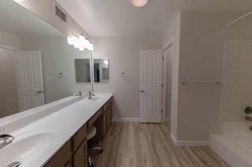 Listing photo thumbnail
