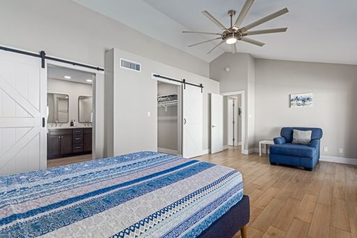 Listing photo thumbnail