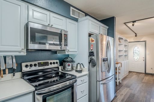 Listing photo thumbnail