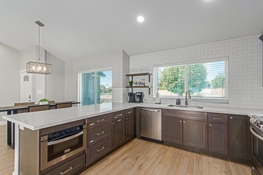 Listing photo thumbnail