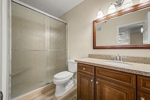 Listing photo thumbnail