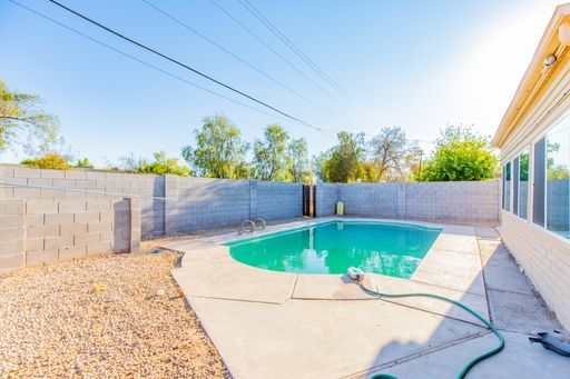 Listing photo thumbnail