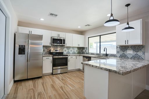 Listing photo thumbnail