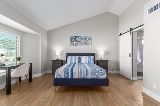 Listing photo thumbnail