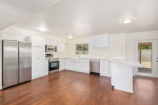 Listing photo thumbnail