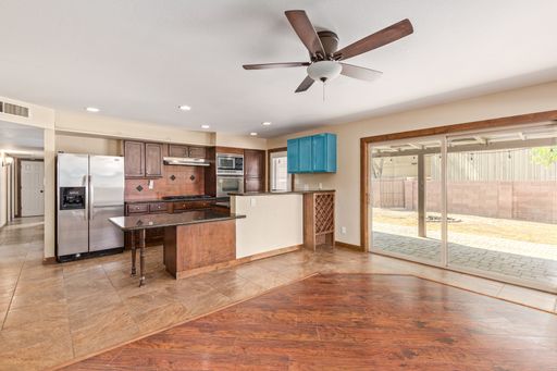 Listing photo thumbnail