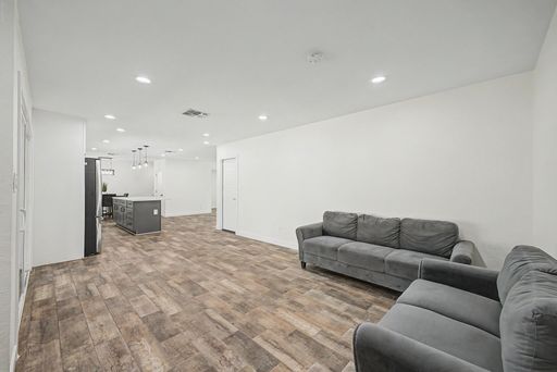 Listing photo thumbnail
