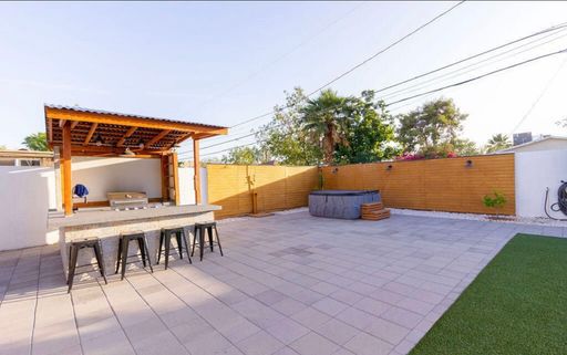 Listing photo thumbnail