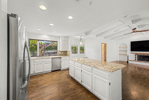 Listing photo thumbnail
