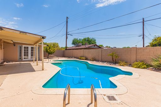 Listing photo thumbnail