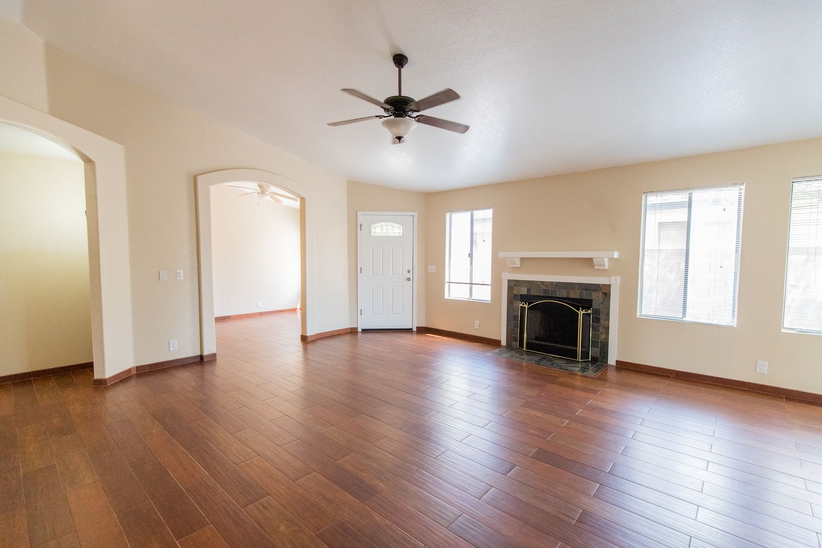 Peoria House: 15024 N 85th Dr