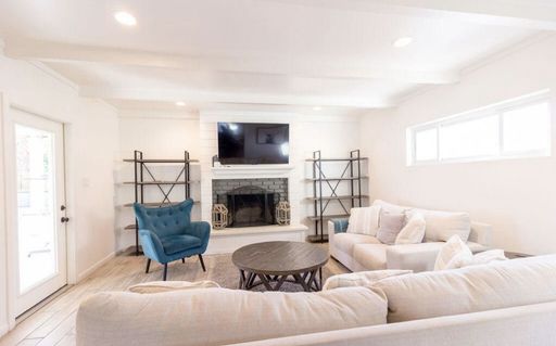 Listing photo thumbnail