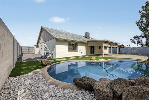 Listing photo thumbnail