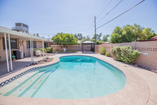 Listing photo thumbnail