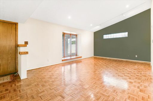 Listing photo thumbnail