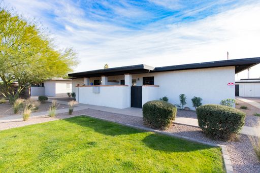 EXCELLENT 2 BEDROOM, 1 BATHROOM TEMPE TOWNHOME! – photo 1