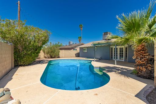 Listing photo thumbnail