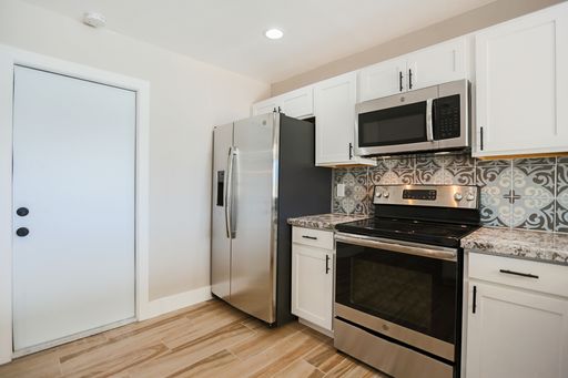 Listing photo thumbnail