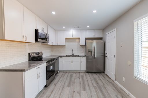 Listing photo thumbnail