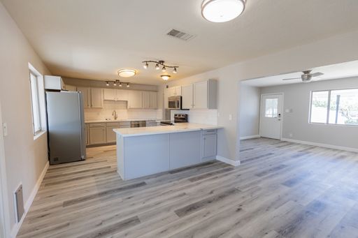 Listing photo thumbnail