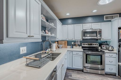 Listing photo thumbnail