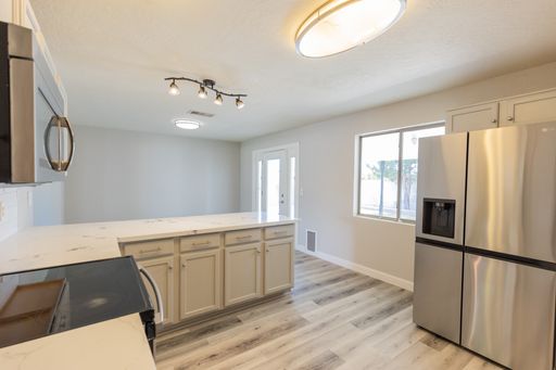 Listing photo thumbnail