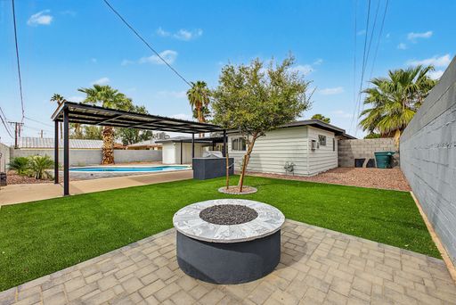 Listing photo thumbnail