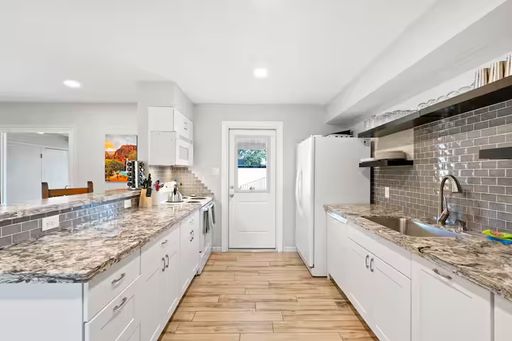 Listing photo thumbnail