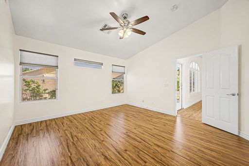 Listing photo thumbnail