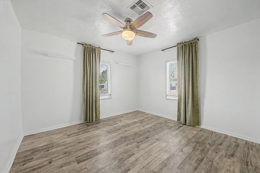 Listing photo thumbnail