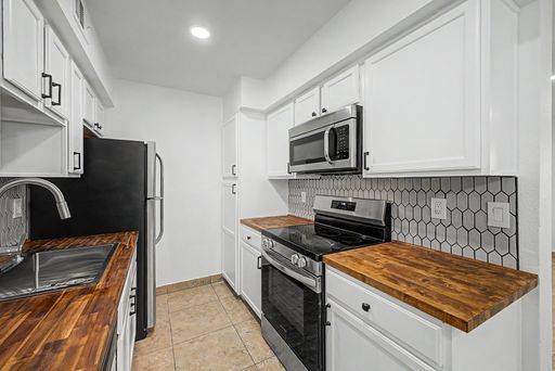 2625 E Indian School Rd #141, Phoenix, AZ 85016