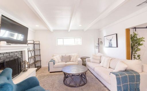 Listing photo thumbnail