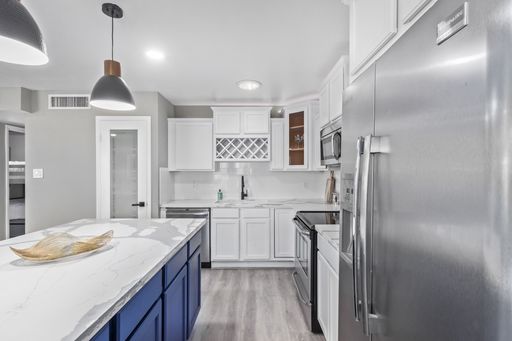 Listing photo thumbnail