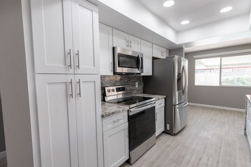 Listing photo thumbnail