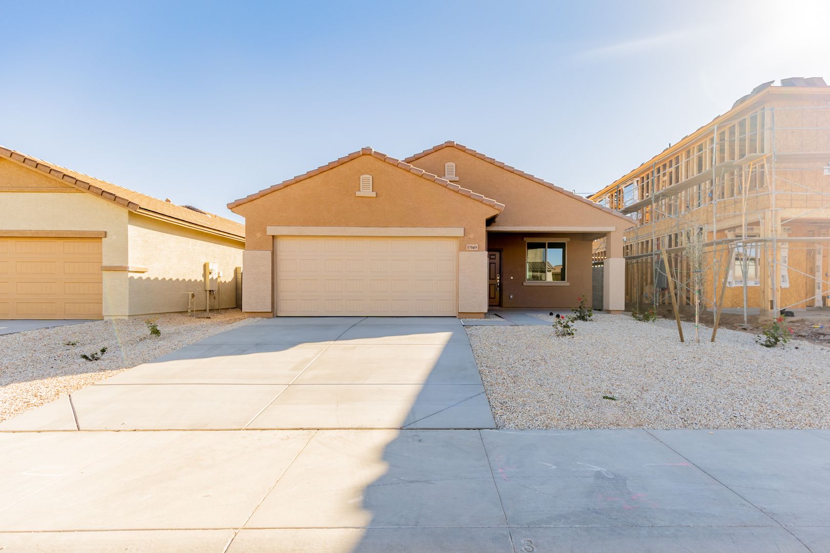 Waddell House: 17049 W Alice Ave