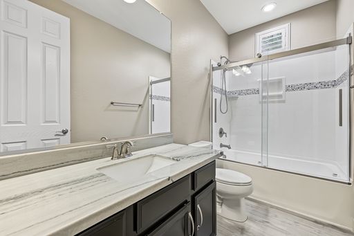 Listing photo thumbnail