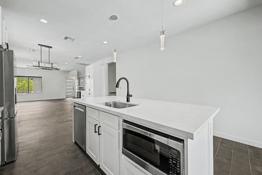 Listing photo thumbnail