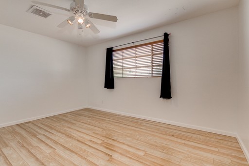 Listing photo thumbnail