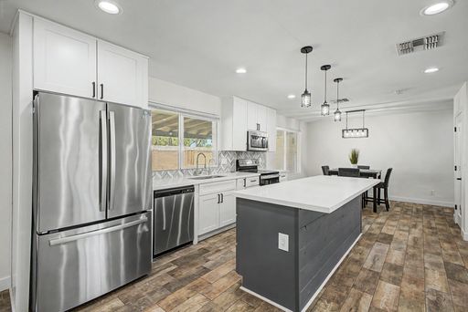 Listing photo thumbnail