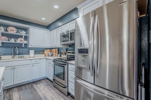 Listing photo thumbnail