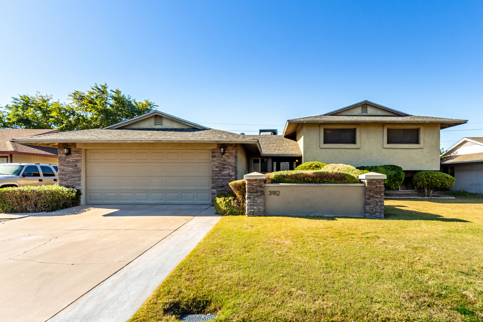 Tempe House: 3912 S Elm St