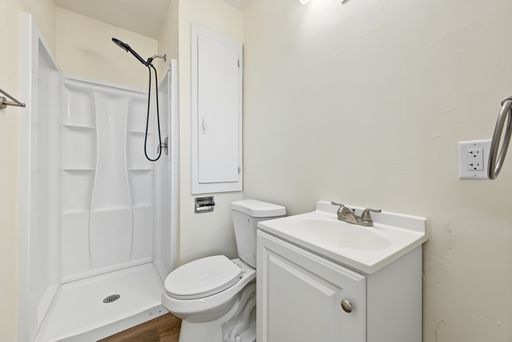 Listing photo thumbnail