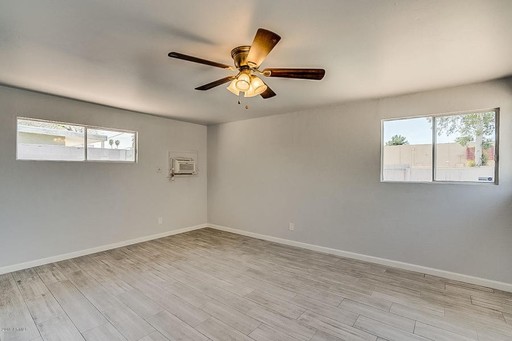 Listing photo thumbnail