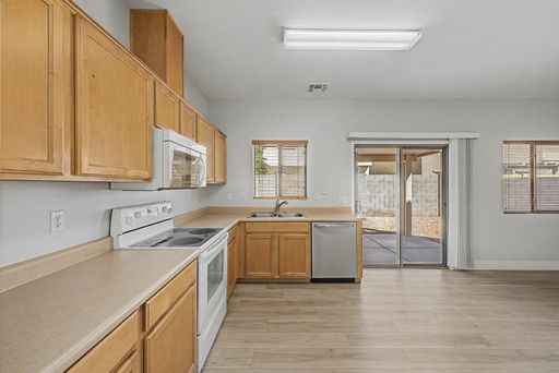 Listing photo thumbnail