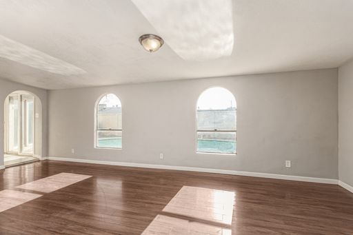 Listing photo thumbnail