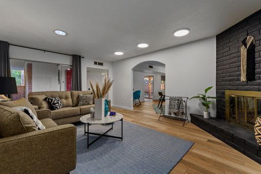 Listing photo thumbnail