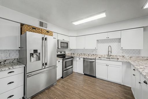 Listing photo thumbnail